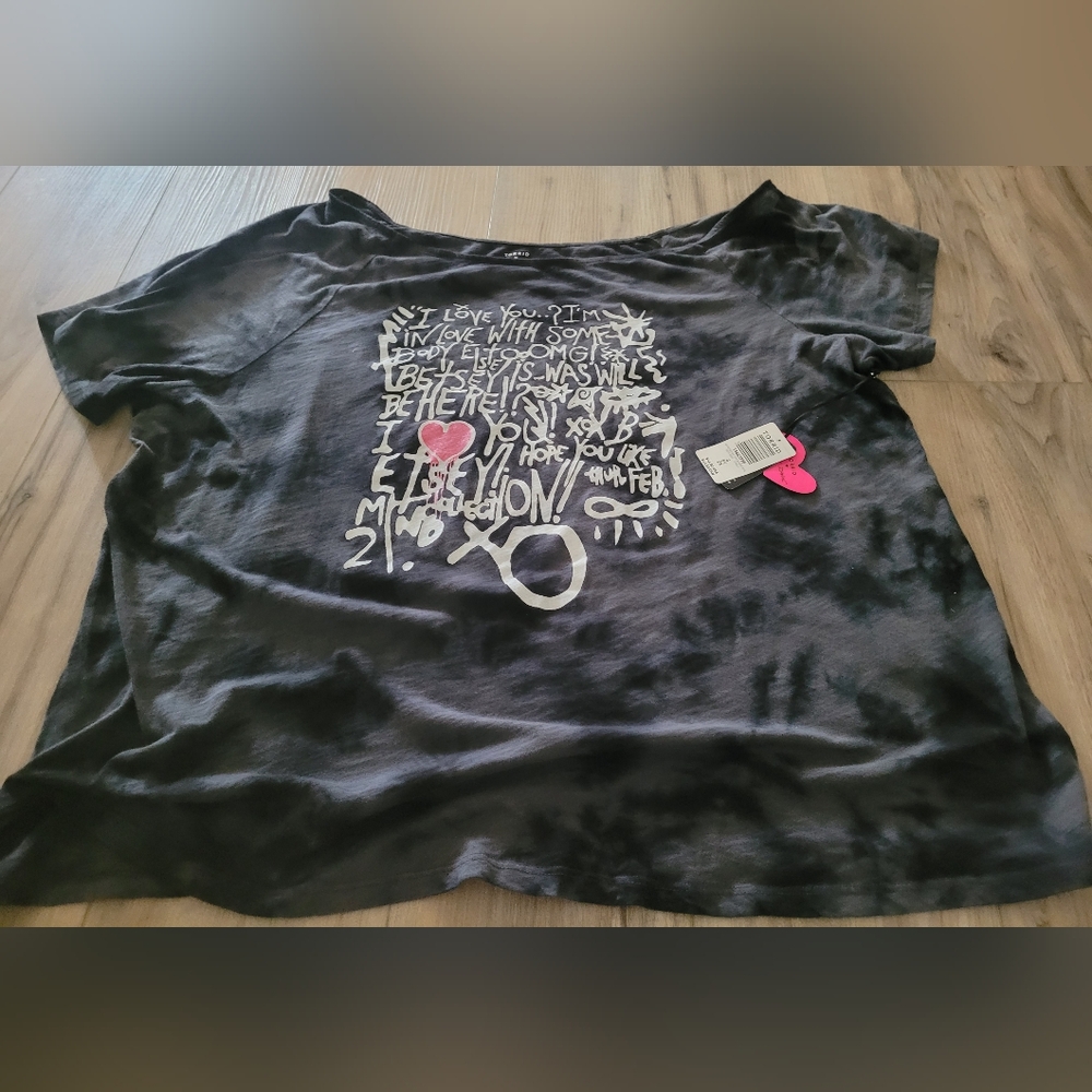 Torrid NWT with BETSY JOHNSON Size 5 Top.